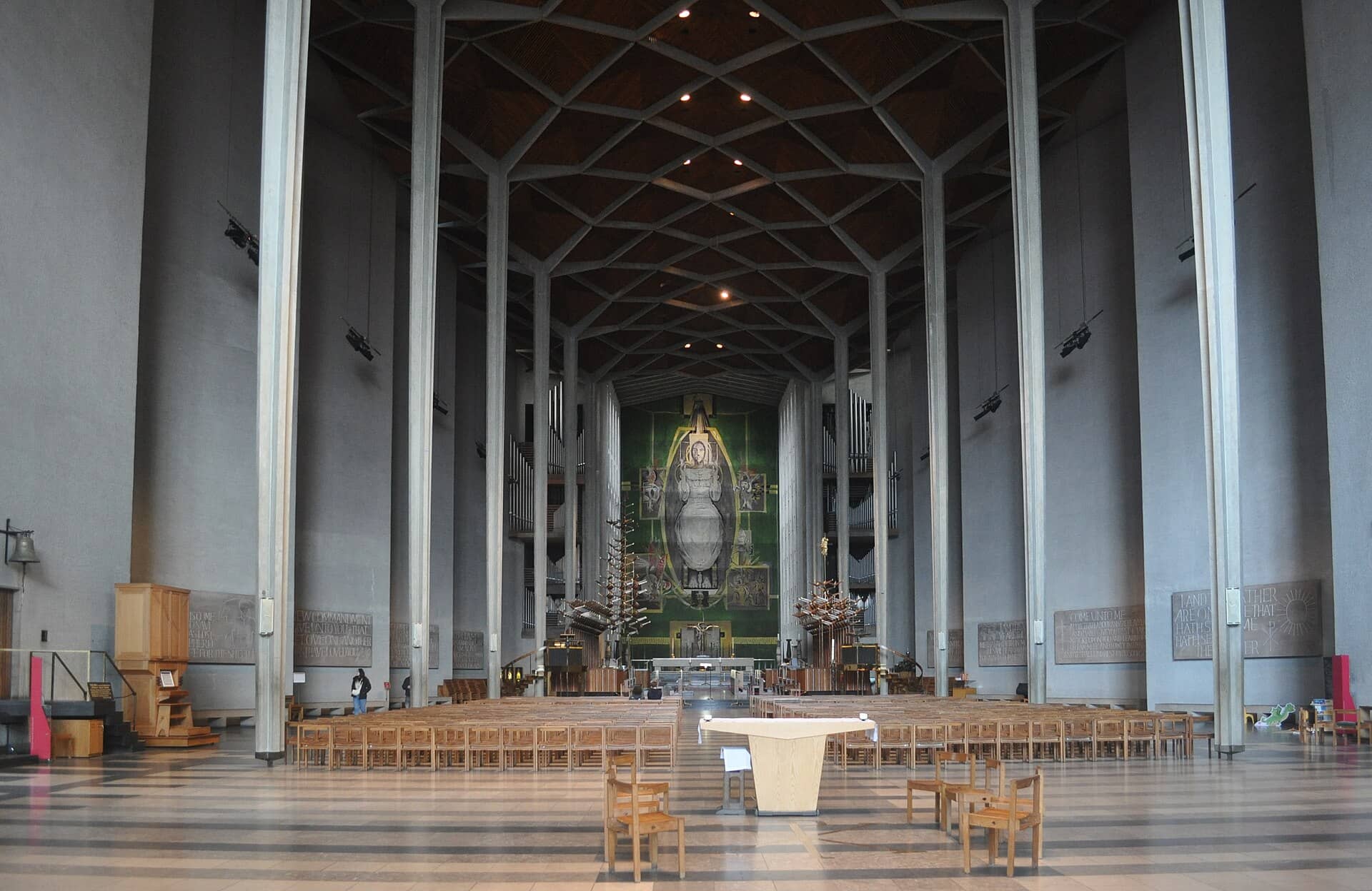 Interior de uma catedral cristã
