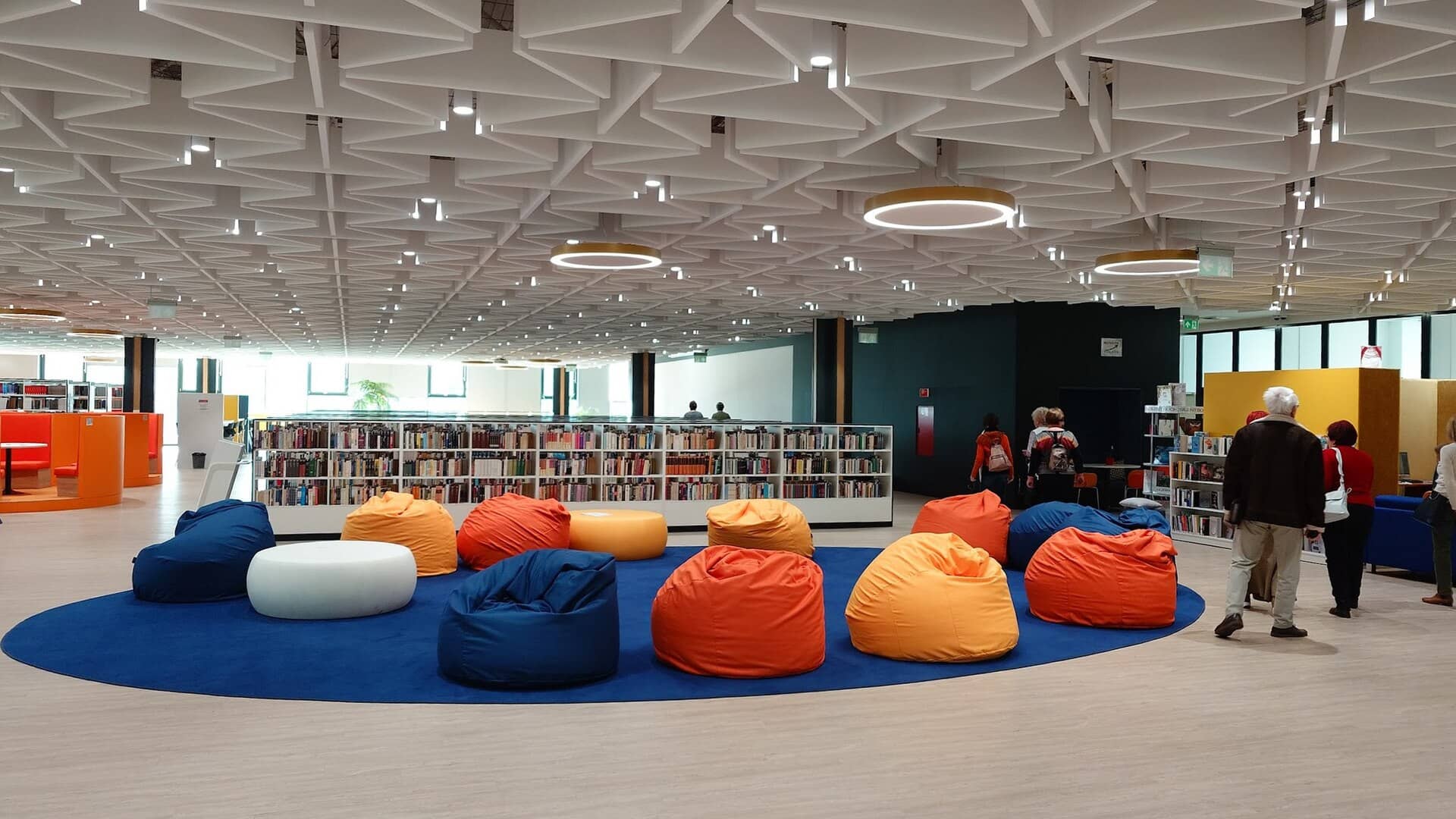 Sala de leitura de uma biblioteca universitária