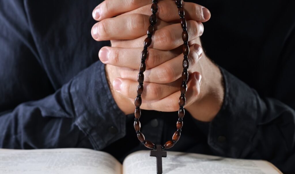 Como Rezar o Terço Católico