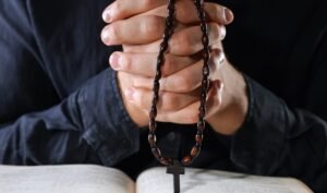 Como Rezar o Terço Católico