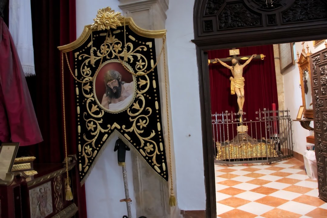 a crucifix in the corner of a room