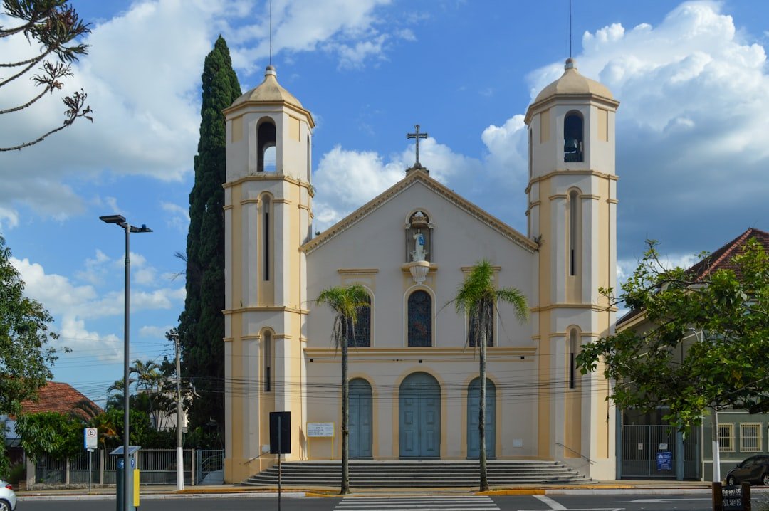 A church with two bell towers and a cross.